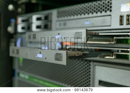 Server And Cd Or Dvd Drive