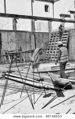 Compilation of metal structures for pouring concrete