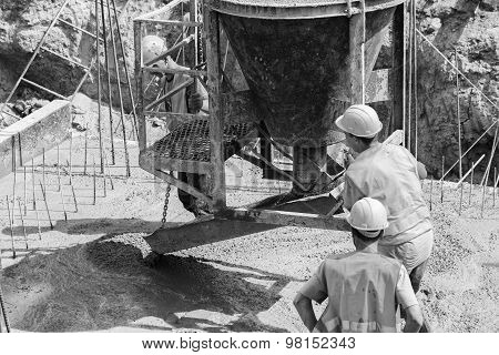 Compilation of metal structures for pouring concrete
