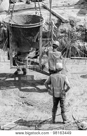 Compilation of metal structures for pouring concrete