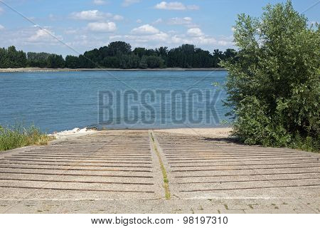 Shore of the Rhine (Rhein)