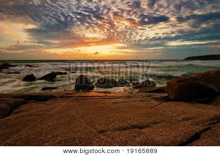 Tropical Sunset. Surin Strand. Insel Phuket. Königreich Thailand