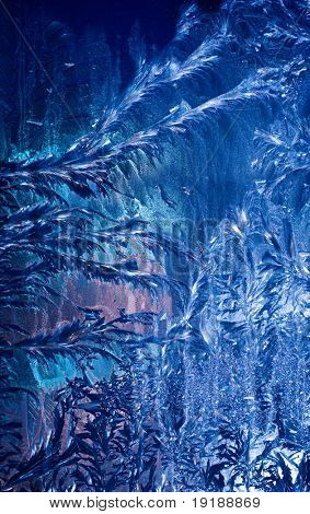 Patrón de Frosty winter en vidrio con diferentes tipos de iluminación