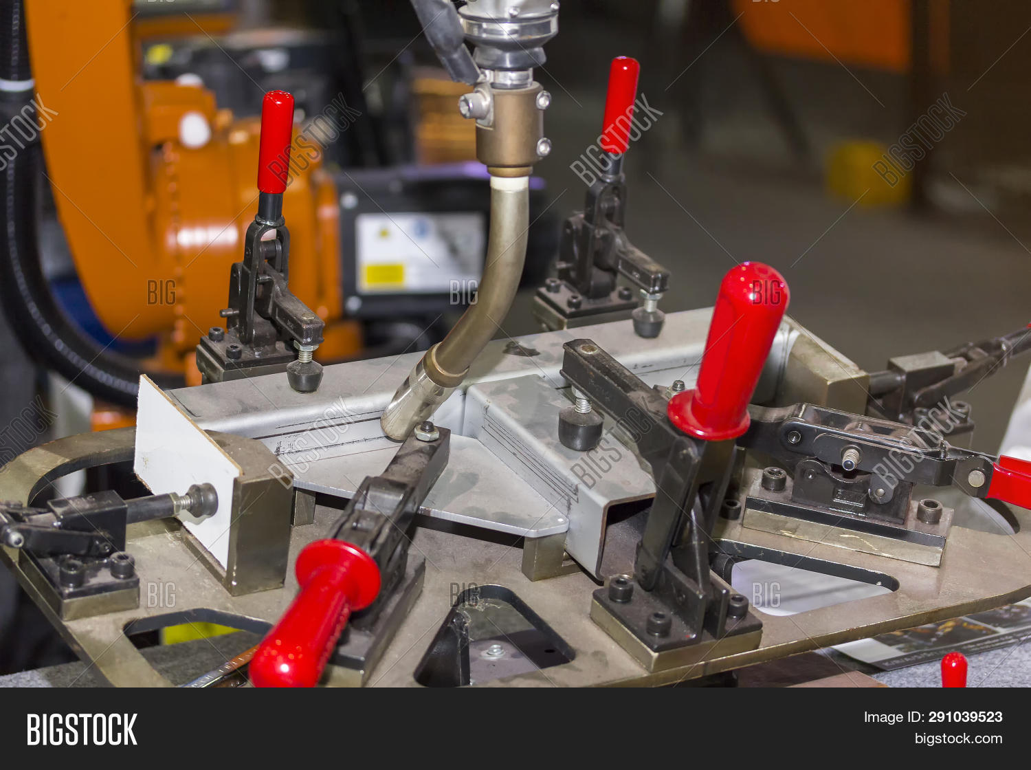 Механизированное приспособление для кнопки траншеи. Специальные приспособления и оборудование. Специальные приспособления. Приспособы для ремонта авто. Универсально-наладочные приспособления.