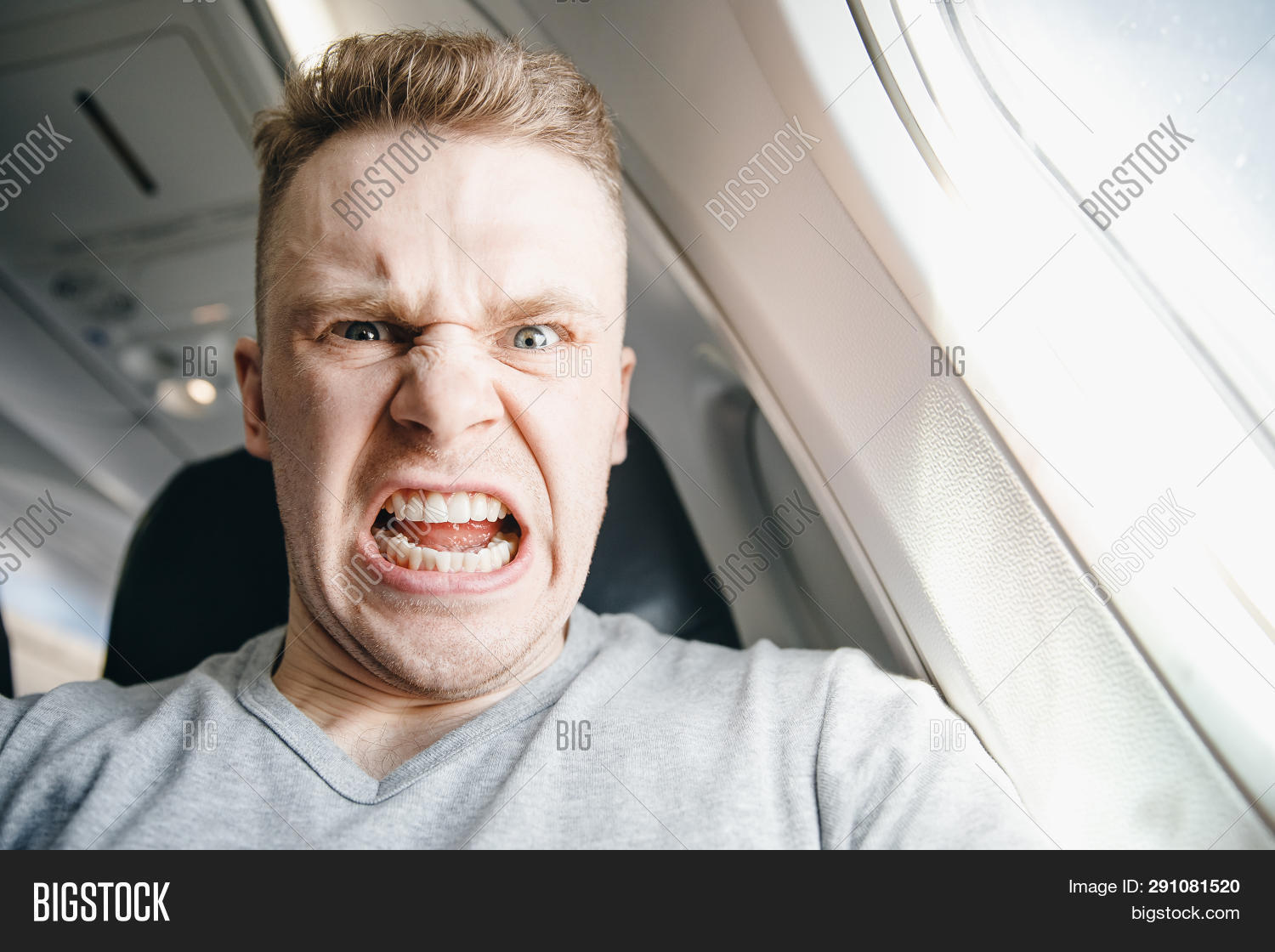 Агрессивный человек. Гнев эмоция. Злой подросток. Агрессивный мужик. Агрессивный человек.