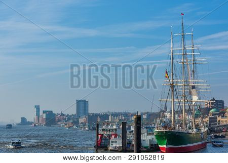 Hamburg, Germany - November 01, 2015: The Famous Green Sail Ship Rickmer Rickmers Is Towed At The El