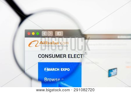 Los Angeles, California, Usa - 23 March 2019: Illustrative Editorial Of Alibaba Website Homepage. Al