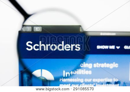 Los Angeles, California, Usa - 23 March 2019: Illustrative Editorial Of Schroders Website Homepage. 