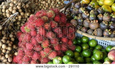 Frutas exóticas em um mercado