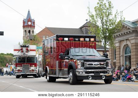 Stoughton, Wisconsin, Usa - May 20, 2018: Annual Norwegian Parade, An Ambulance Of The Stoughton Are