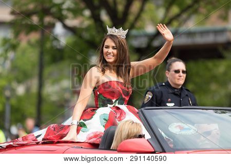Louisville, Kentucky, Usa - May 03, 2018: The Pegasus Parade, Miss America Riding On A Corvette, Dow