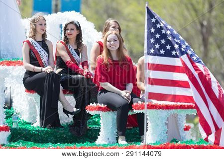 Chicago, Illinois, Usa - May 5, 2018: The Polish Constitution Day Parade, Polish Beauty Queens On A 