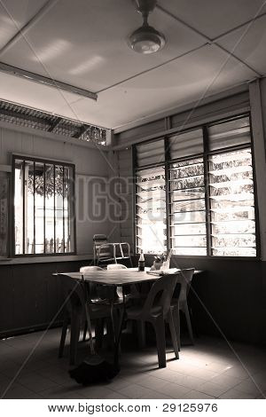 Stary coffeeshop przy drodze