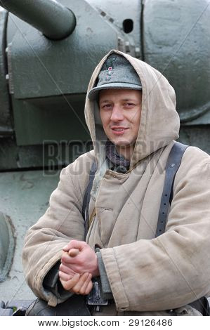WW2 Alman askeri Sovyet tank yakın. Reenacting