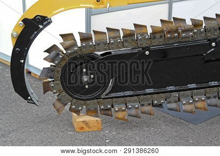 Chain Trencher Dig Machine Construction Site Equipment