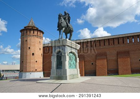Kolomna, Russia - August 17, 2018: View On Marinkina Tower Of Kremlin With Monument To Dmitry Donsko