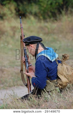 KIEV, UKRAINE - SEPT 6,: Medlem af en historie club wears en historiske sovjetiske ensartet som han deltagelse