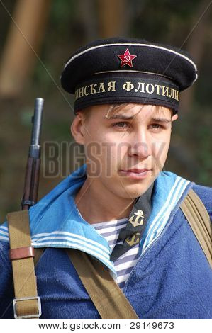 KIEV, UKRAINE - SEPT 6,: Medlem af en historie club wears en historiske sovjetiske ensartet som han deltagelse