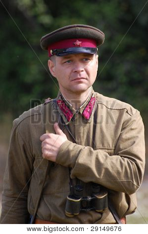 KIEV, UKRAINE - SEPT 6,: Medlem af en historie club wears en historiske sovjetiske ensartet som han deltagelse