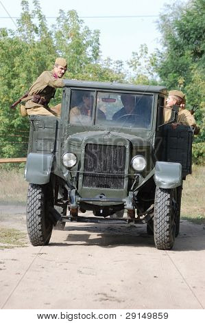 KIEV, UKRAINE - SEPT 6: Medlemmerne af en historie club bærer en historiske sovjetiske uniformer som de parti