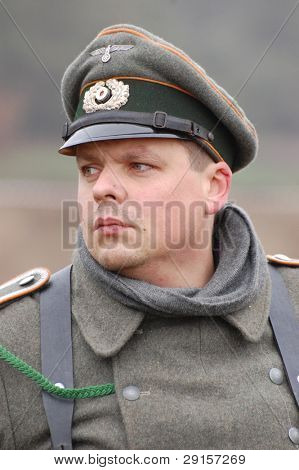 KIOVA, Ukraina - joulu 6: Historia-klubin jäsen kuluu historiallinen Saksan univormut aikana WWII reena