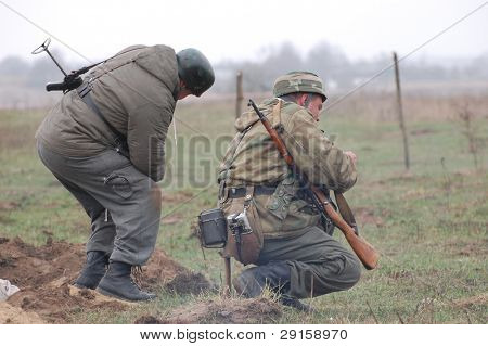 KIEV, Ucraina - 6 DEC: Membro di una storia club wear storiche uniformi tedesche durante un reenac WWII