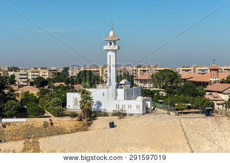 Ismailia, Egypt - November 5, 2017: El Shefaa Mosque On The Shore Of Suez Canal In Ismailia City, Eg