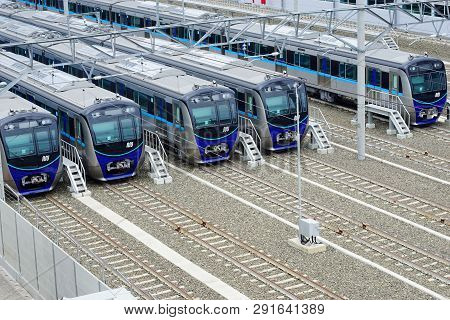 Mrt Train Set  Arrives At The Station. Mrt Jakarta Officially Operates In March 2019, For  Destinati