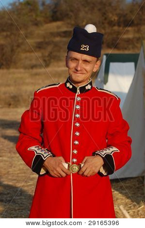 CRIMEA, UKRAINE - SEPTEMBER 26: Medlem af historie club ALMA bærer britiske historiske ensartet durin