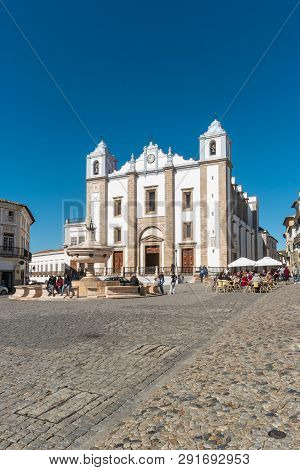 Evora, Portugal, Circa March 2019 - Santo Antao Church And The 15th Century Fonte Henriquina Fountai