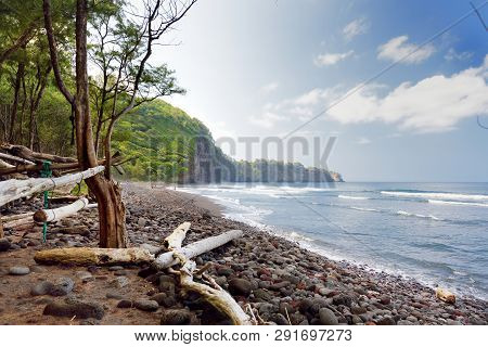 Stunning View Of Rocky Beach Of Pololu Valley On Big Island Of Hawaii