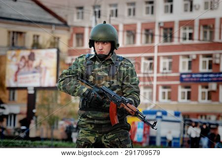 Barnaul, Altai Krai-may 7, 2014.a Group Of Special Forces Soldiers Trained To Fight In The City