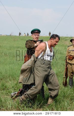 KIEV, Ukrayna - 10 Mayıs: Kızıl Yıldız üye geçmiş club giyim tarihi Alman & Sovyetler Tekdüzen dur