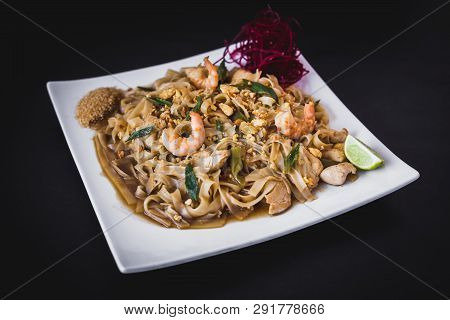 Shrimps Pad Thai In A White Dish