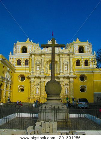 Extrior View To Sacade Of Iglesia Iglesia De La Merced - 22 February 2010 Antigua , Guatemala