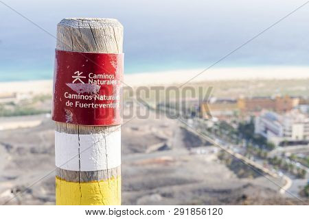 Post On The Fuerteventura Mountains Informing Hikers About The Trail.