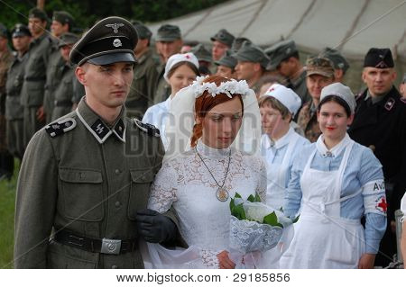 KIEV, UKRAINE - 8 mai : membres du club de l'histoire de Red Star portent des uniformes allemands historiques & costumes 