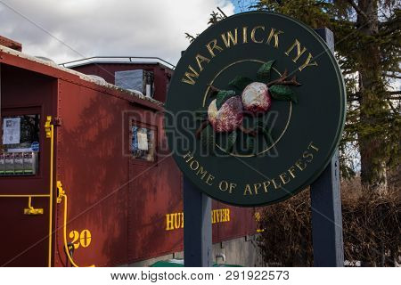 Warwick, Ny  United States - 4 January,2019: Simbol Of City Warwick Home Of Applefest In Green Disk