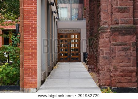 Toronto, Canada - 20 10 2018: A Pillar Corridor Leading To The Entrance Of The Munk School Of Global