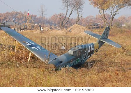 KIOVA, Ukraina -marraskuu 6: Saksan sotilaslentokone Bf-109 (replikan) aikana historiallinen reenactment 194