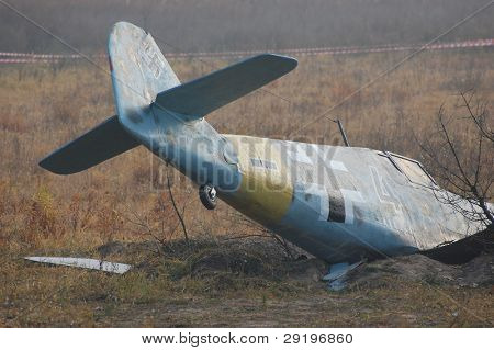 KIOVA, Ukraina -marraskuu 6: Saksan sotilaslentokone Bf-109 (replikan) aikana historiallinen reenactment 194