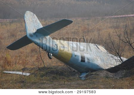 KIOVA, Ukraina -marraskuu 6: Saksan sotilaslentokone Bf-109 (replikan) aikana historiallinen reenactment 194