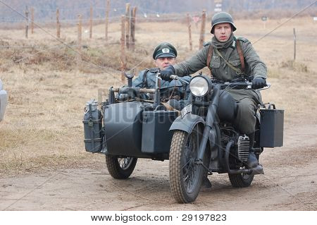 KIEV, Ucraina -NOV 6: Unidentified membri del Red Star storia club wear storico d uniforme tedesca