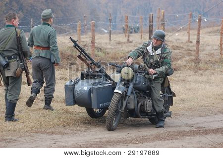 KIEV, Ucraina -NOV 6: Unidentified membri del Red Star storia club wear storico d uniforme tedesca
