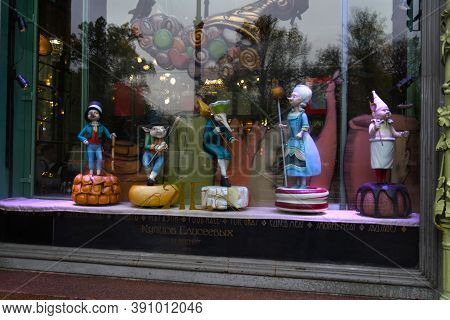 St Petersburg, Russia-october 22, 2020: Elisseeff Emporium, Famous Russian Historical Mall In The Sa