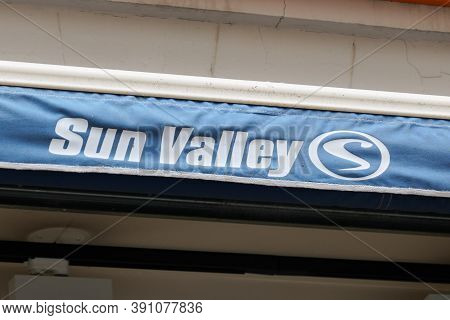 Bordeaux , Aquitaine / France - 10 10 2020 : Sun Valley Logo And Sign Of French Brand Skiing Skiwear