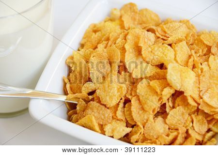 copos de maíz y leche