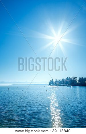 Jezero a slunce