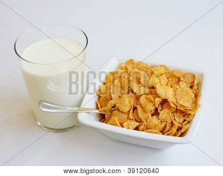 copos de maíz y leche