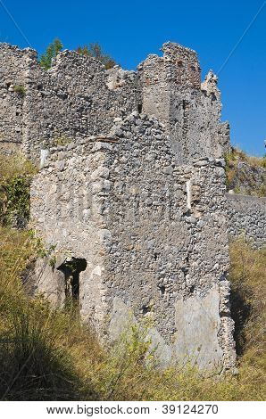 Ruiny zamku. Maratea. Basilicata. Włochy.